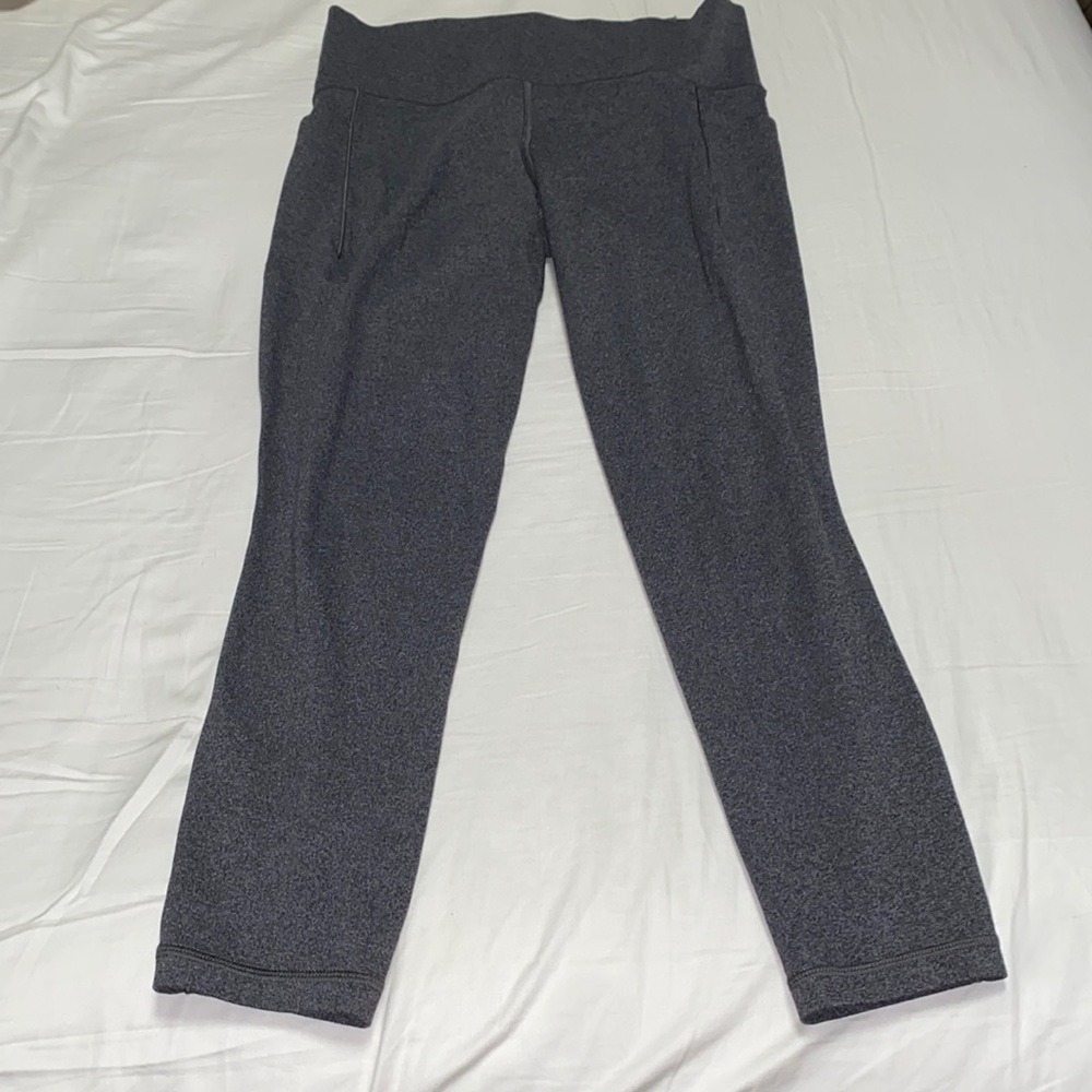 Athleta Salutation 7/8 tights in‎ grey
